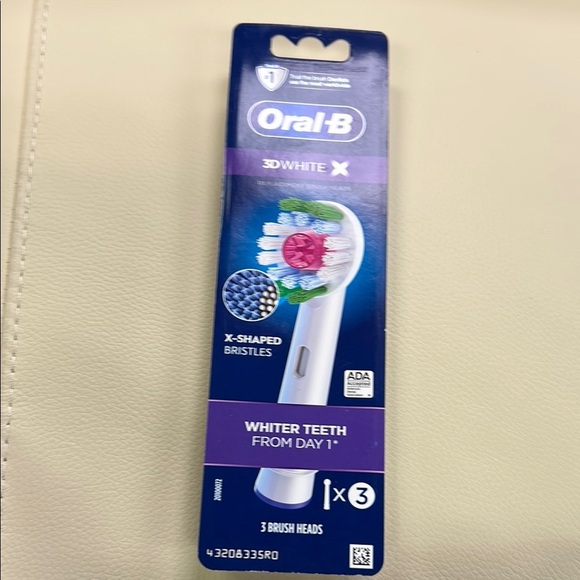 Oral-B 3D White Toothbrush Replacement Heads - Picture 1 of 2